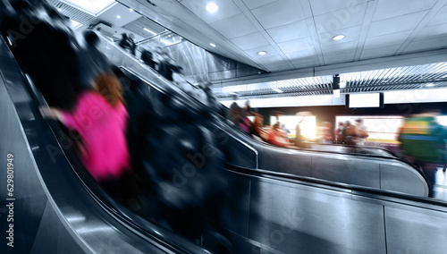 Fototapeta Naklejka Na Ścianę i Meble -  Many people rushing on the escalator in subway station