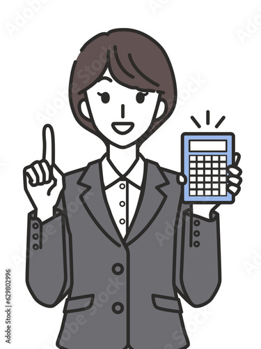 電卓を持つスーツを着た女性

