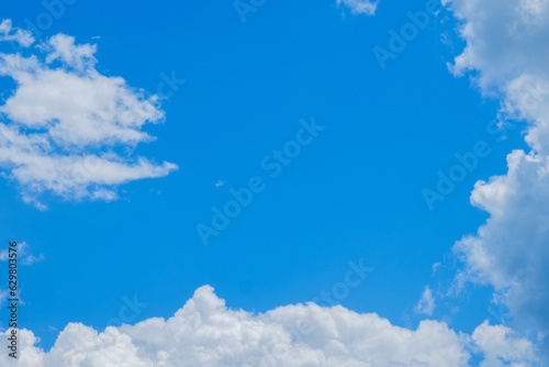 Fototapeta Naklejka Na Ścianę i Meble -  【写真素材】 青空　空　夏の空　背景素材　8月　コピースペース	
