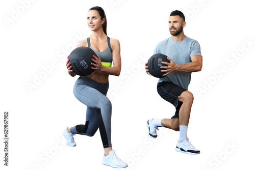 Fotografia Beautiful young sports couple is working out with medicine ball on a transparent
