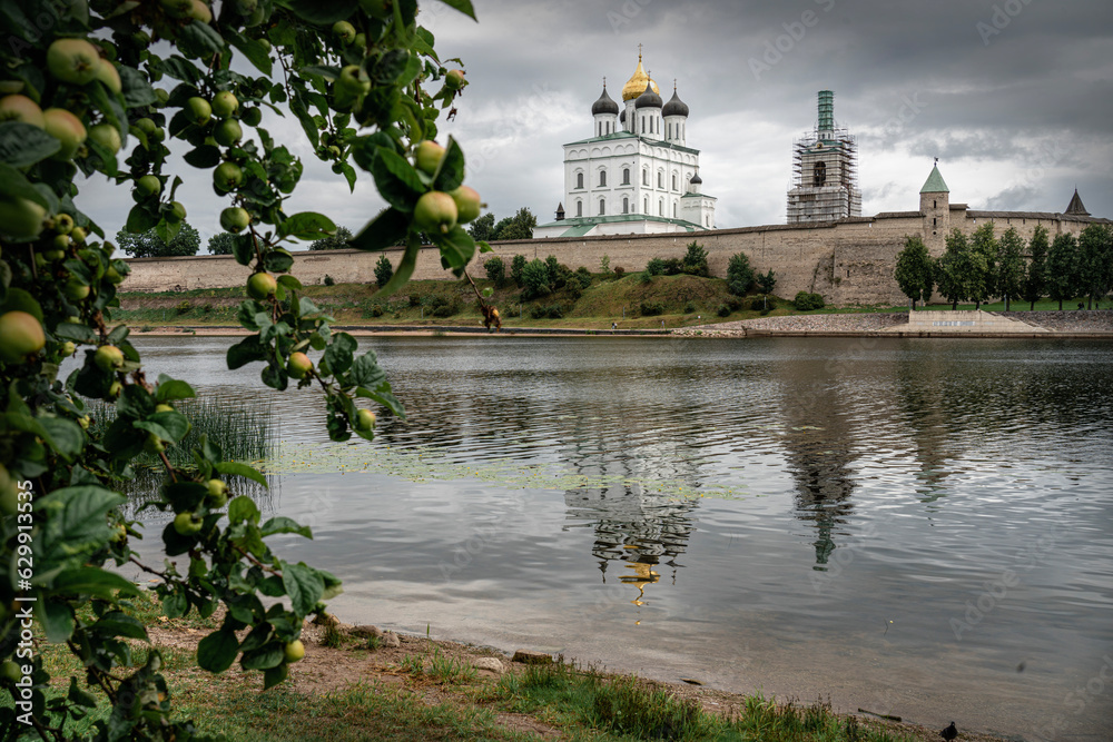 View of the Pskov Kremlin (Krom) across the river. - obrazy, fototapety, plakaty 