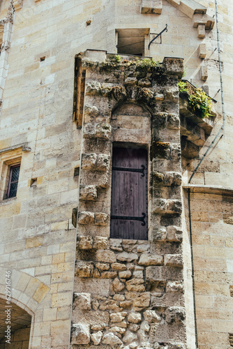 Fotografía vertical de la Puerta de Cailhau, Burdeos, Francia.