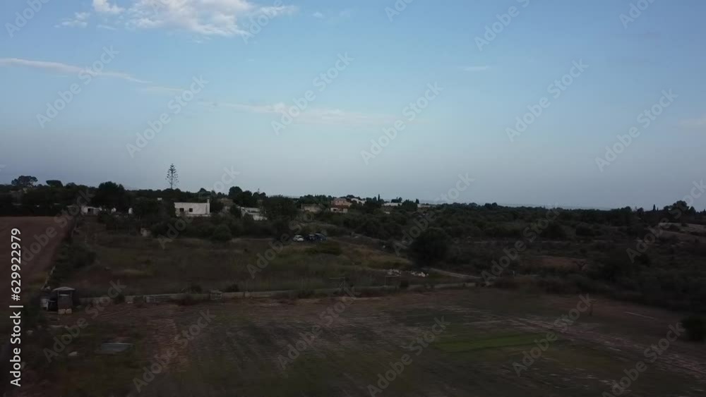 video hecho con dron sobre paisaje mediterraneo, puede usarse como recurso