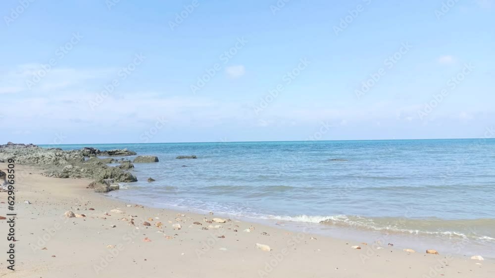 Natural Scenery Of The Sea By The Beach During The Day Natural Scenery Of The Sea By The Beach During The Day