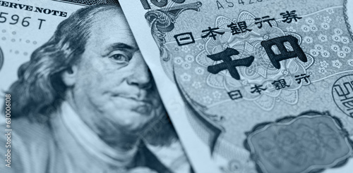 Foto Japanese Yen and US dollar bank note, currency exchange rate