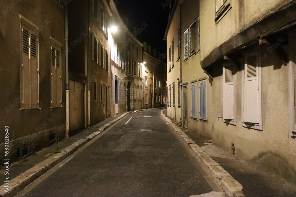 Rue la nuit dans la ville de Chartres, ville de Chartres, département de l Eure et Loir, France