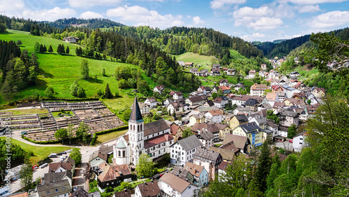 Blick auf Lauterbach im mittleren Schwarzwald