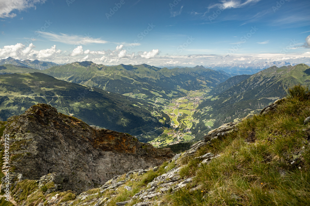 Fototapeta premium An impressive mountain landscape overlooking the Austrian Gastein Valley with a magnificent cloud pattern