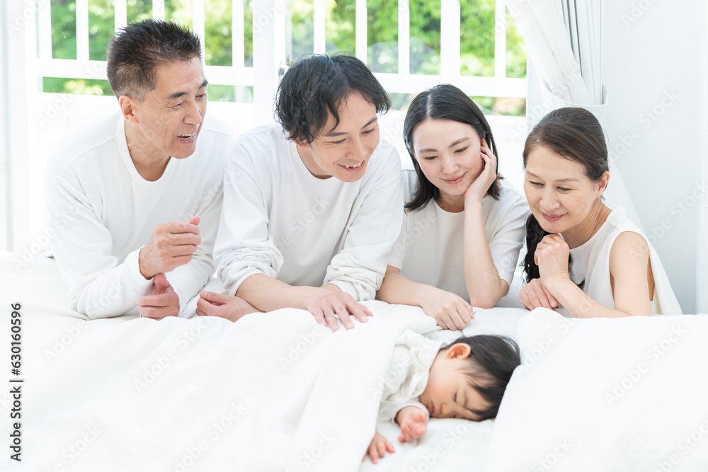 Fototapeta premium 幸せな三世代家族