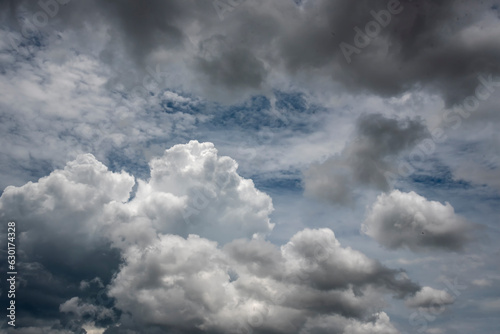 Obraz na plátně Dramatic dark storm thundercloud rain clouds on black sky background