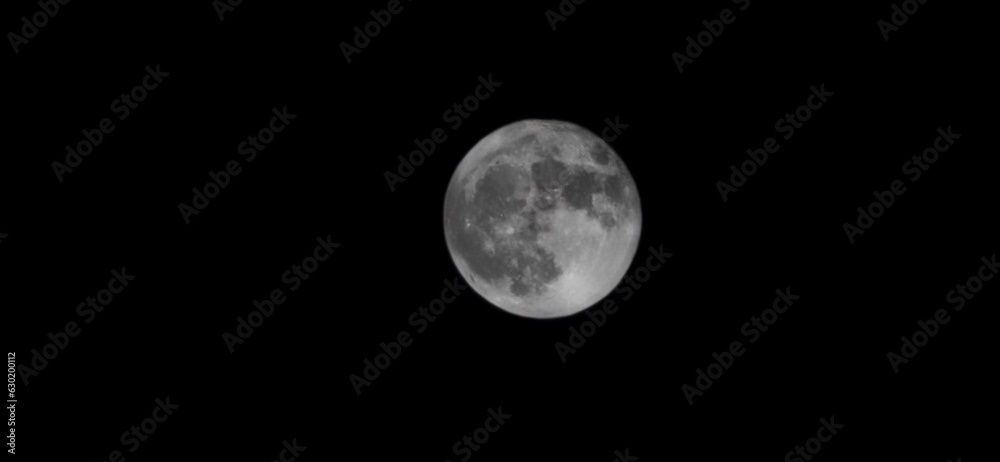 Fototapeta premium Luna durante la noche 
