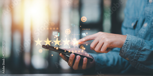 Fotografía Male consumers opinion, and rated their satisfaction ,rate and review them onlin