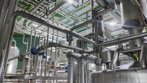 Foto Stainless stainless pipe to flow water and product and tank in production room o