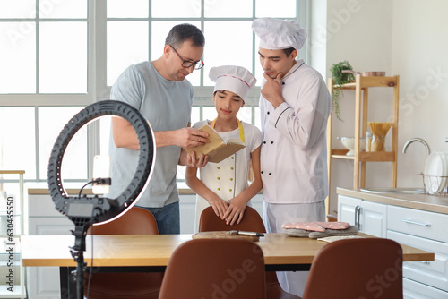 Family cooking class with f...