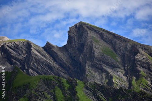 Montañas rocosas en los alpes suizos en Grindelwald, Suiza photo