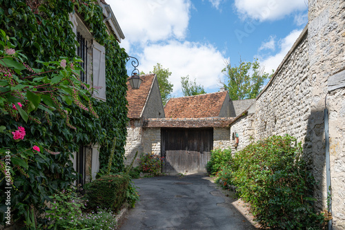 Fototapeta Naklejka Na Ścianę i Meble -  Flowery street of Yèvre-le-Châtel