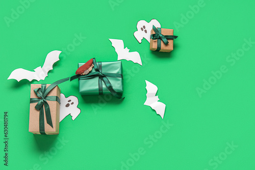 Halloween gift boxes with p...