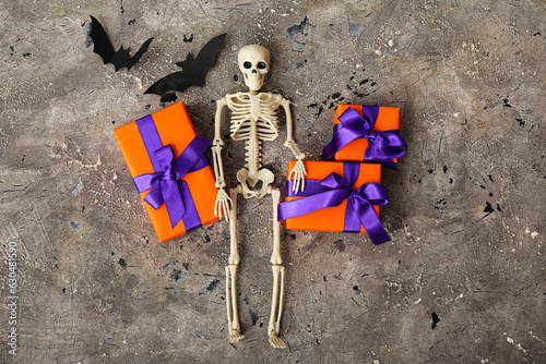 Halloween skeleton with ora...