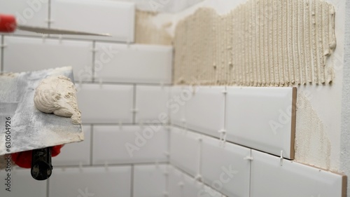 Obraz na płótnie Laying ceramic tiles
