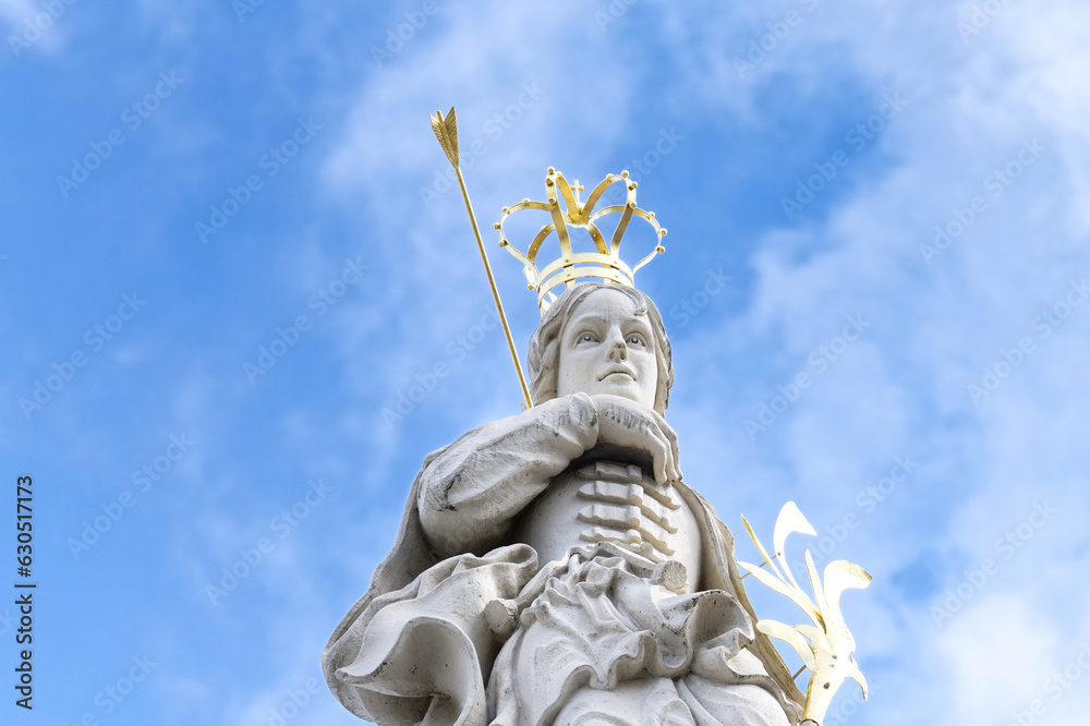 Obraz premium the statue of St. Ursula on the baroque school church of Corpus Christi in Cologne's Kunibertsviertel district