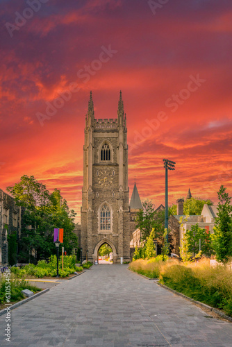 Obraz na plátně The Soldier's Tower building completed in 1927 and is located near Hart House at the University of Toronto's downtown