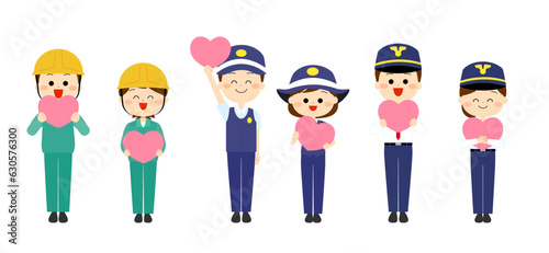 ハートを手に持つ笑顔の人々