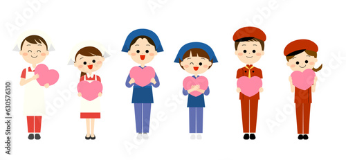 ハートを手に持つ笑顔の人々