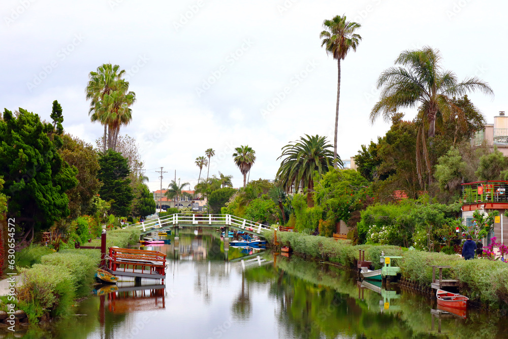 Fototapeta premium Los Angeles, California: VENICE CANALS, The Historic District of Venice Beach, City of Los Angeles, California