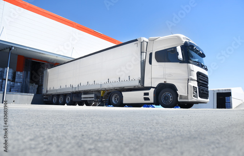 Obraz na plátne white truck loading in front of the warehouse
