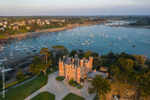Obraz na płótnie chateau du Nessay à saint briac sur mer en Bretagne, departement d'ille et vilai