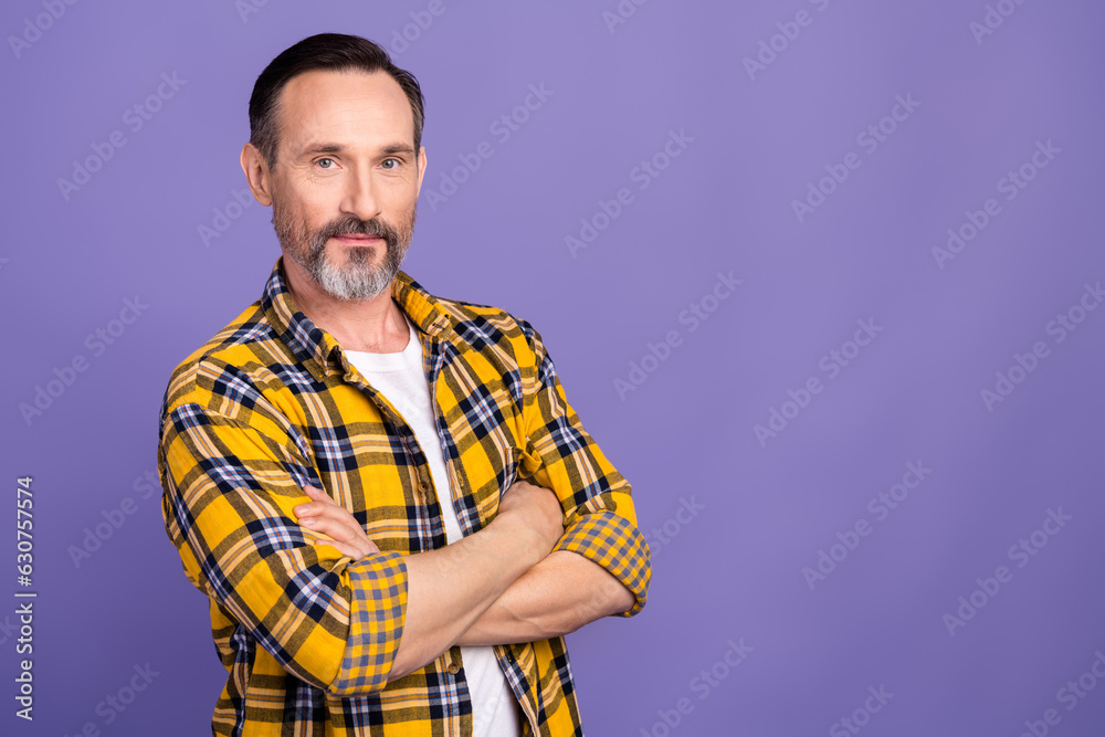 Φωτογραφία Photo of intelligent clever man with white gray beard wear yellow plaid shirt ho