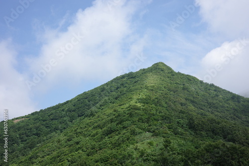 北蔵王の景色 山形神室岳登山道から見るハマグリ山