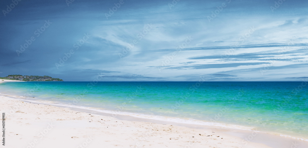 Fototapeta premium Seaside on a cloudy day White sandy beach Clear blue water 3d illustration