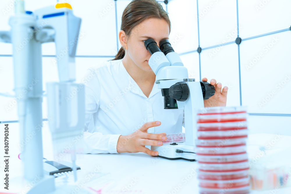 Plant morphology research: Microscopes help study various parts of pla Plant morphology research: Microscopes help study various parts of pla
