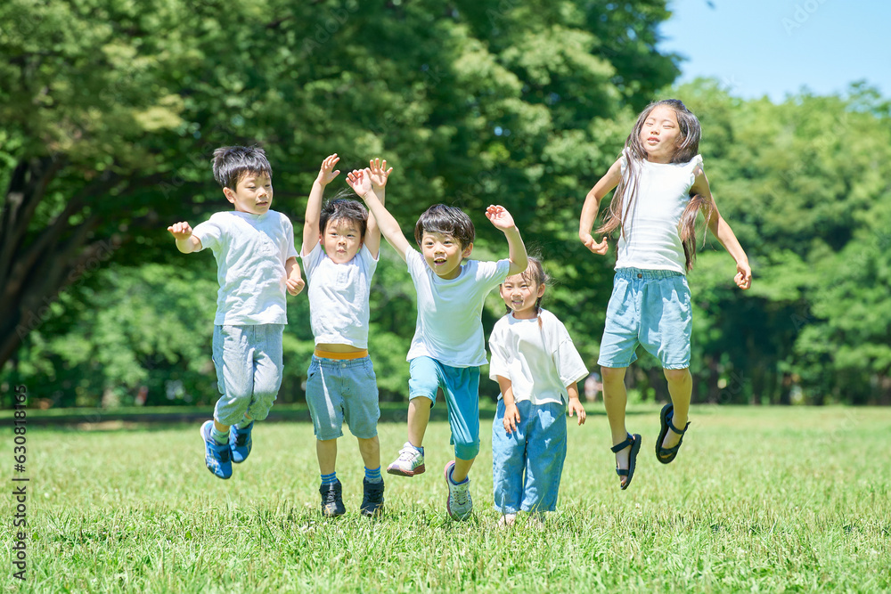 Fotografie ジャンプする子どもたち