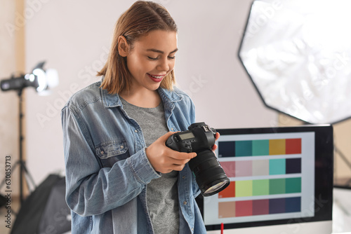 Female photographer with pr...