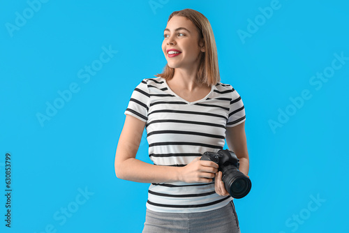 Female photographer with pr...