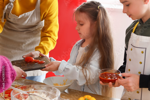 Little children preparing p...