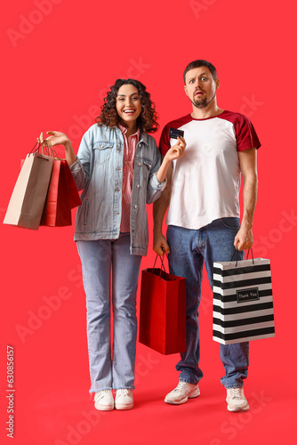 Young couple with shopping ...
