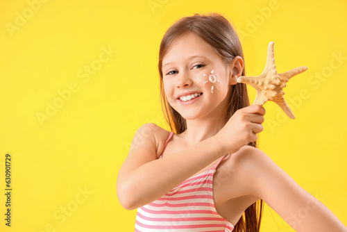 Little girl with starfish a...