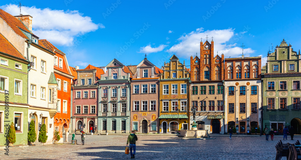 Colorful Renaissance architecture of Market Square in Poznan Old Town in sunny spring day, Poland - obrazy, fototapety, plakaty 