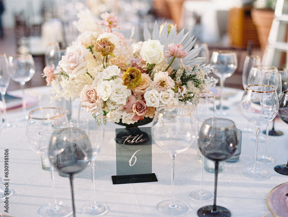 wedding table setting with flowers wedding table setting with flowers