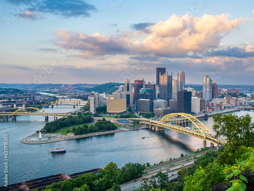 Sunset view of Pittsburgh downtown from Grand View at Mount Washington © oldmn
