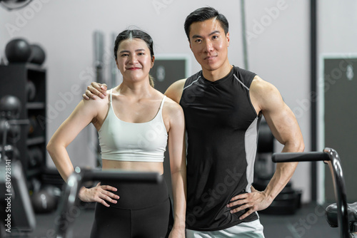 Asian men and women Have a strong body  good health  love to exercise.