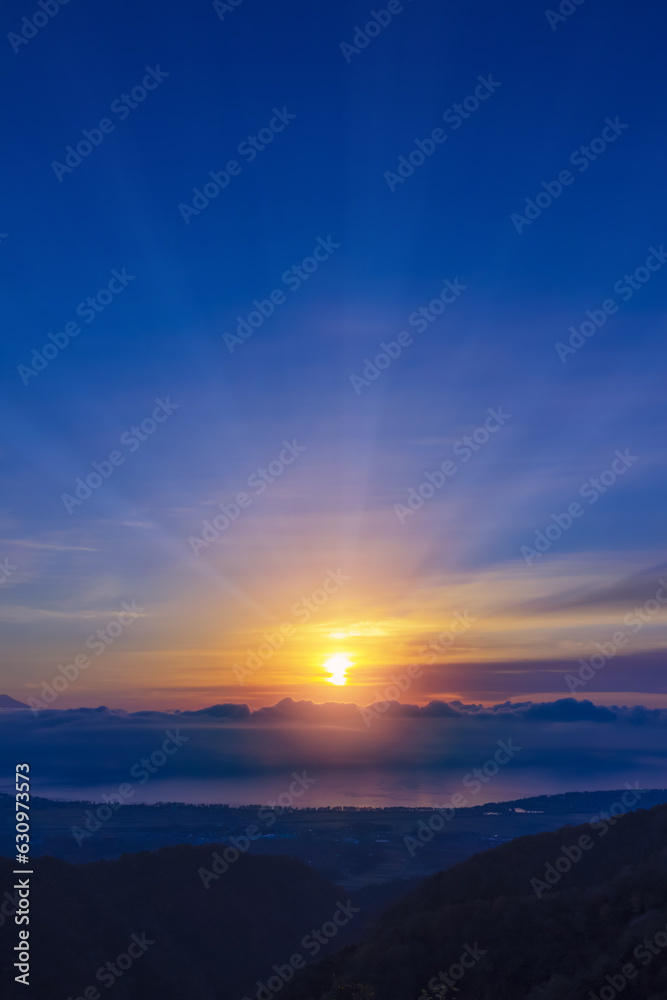 琵琶湖と日の出