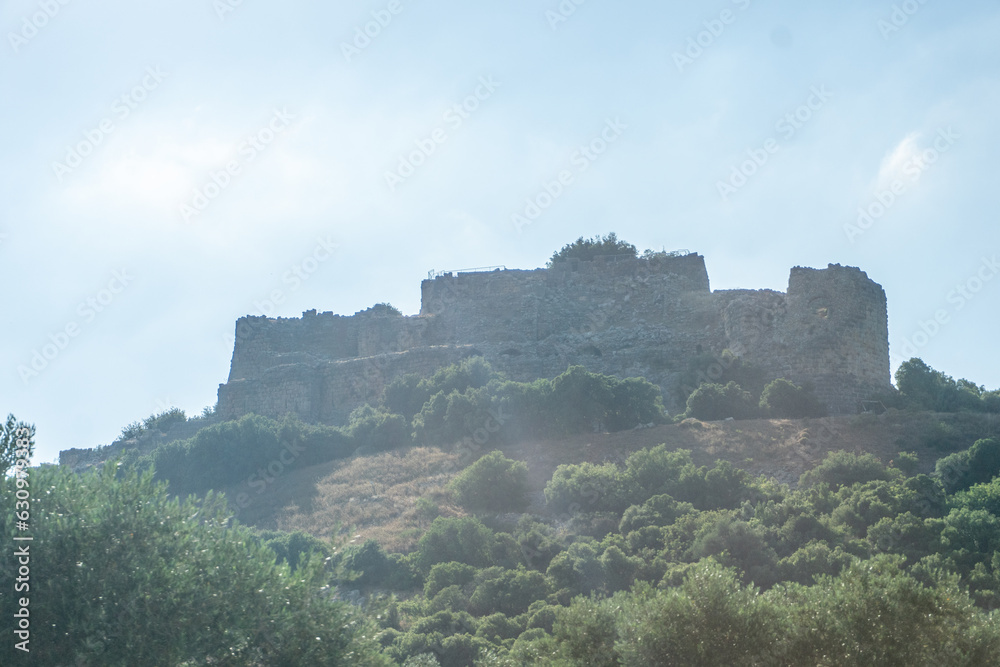 Fototapeta premium castillo medieval en montañas de israel