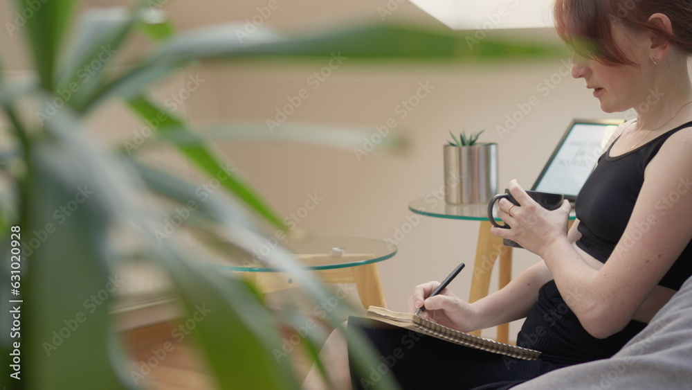 Feel comfortable and focused watching a woman work from home, keeping her thoughts on paper, finding inspiration, and unleashing her potential. Feel comfortable and focused watching a woman work from home, keeping her thoughts on paper, finding inspiration, and unleashing her potential.