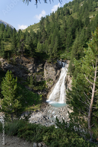 cascata della val nera livigno, paesaggio alpino, italiano