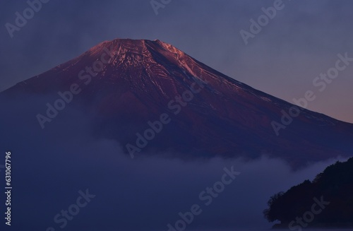 秋の山中湖より望む富士山