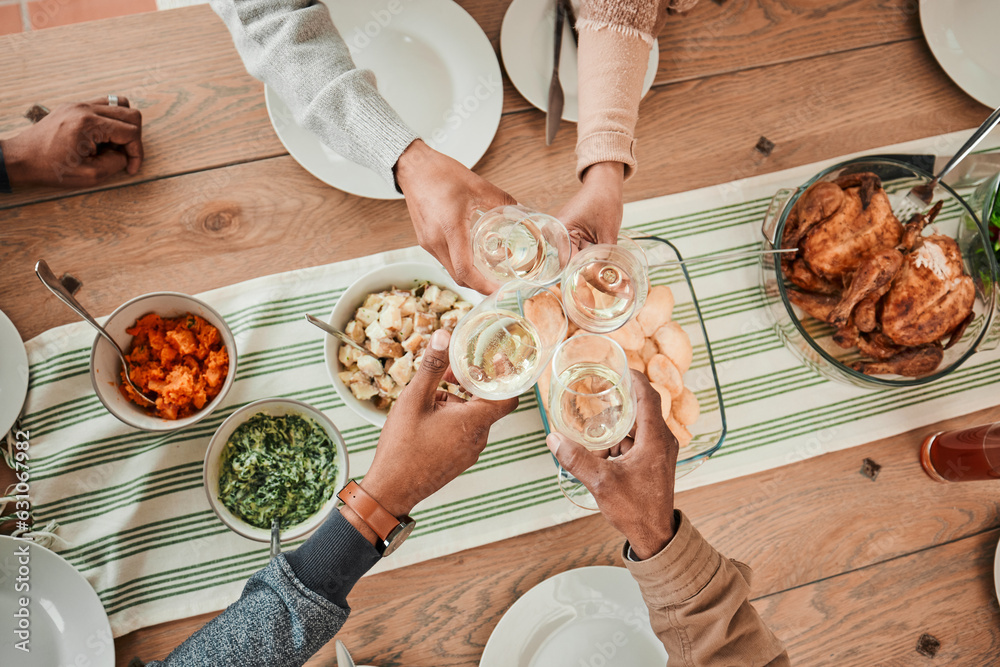 Φωτογραφία Wine, food and toast with hands of family at dining table for party, celebration and holiday from above